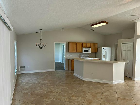 3rd image of 1525 SW Kamchatka Avenue