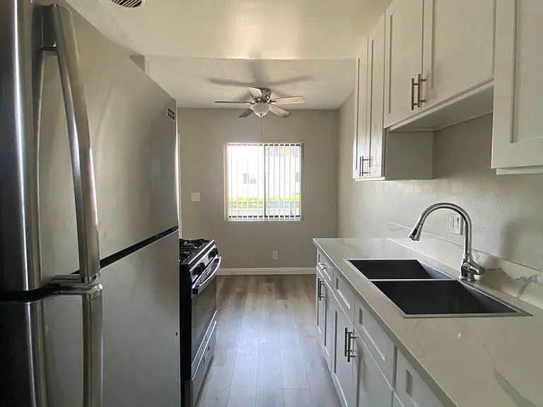 1242 Cedar Ave — Photo 7