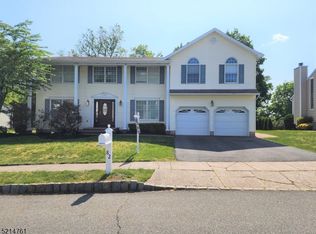 82 Point View Pkwy, Wayne, NJ 07470