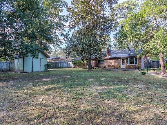 The large lot is over 1/4 acre and has a huge fenced backyard!