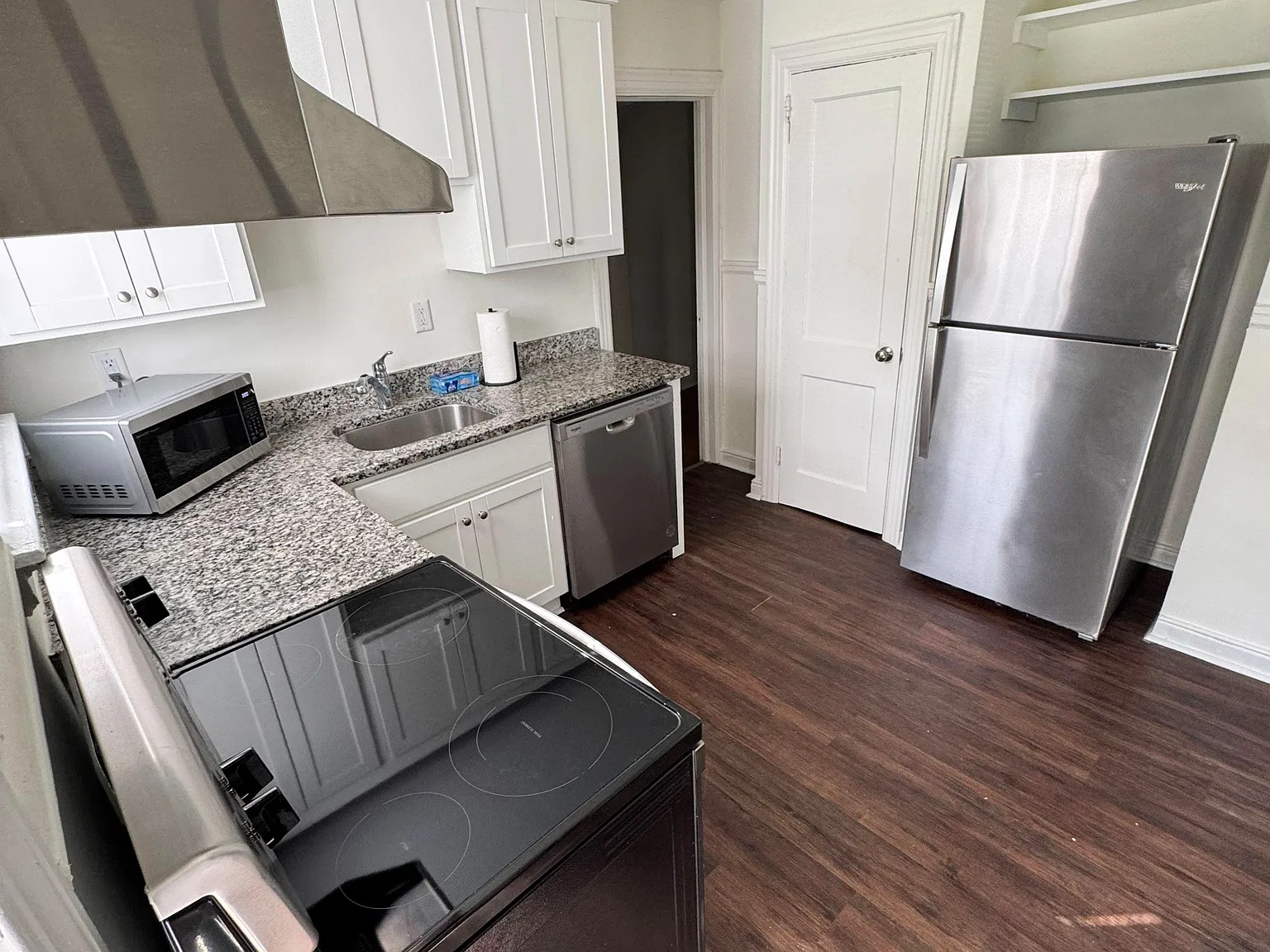3 bed, 1.0 bath, 1000 sqft, $819 — Photo 4