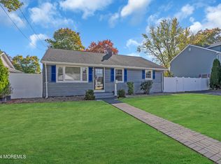 4 Meadowbrook Ave, Eatontown, NJ 07724