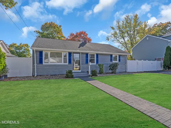 4 Meadowbrook Avenue, Eatontown, NJ 07724