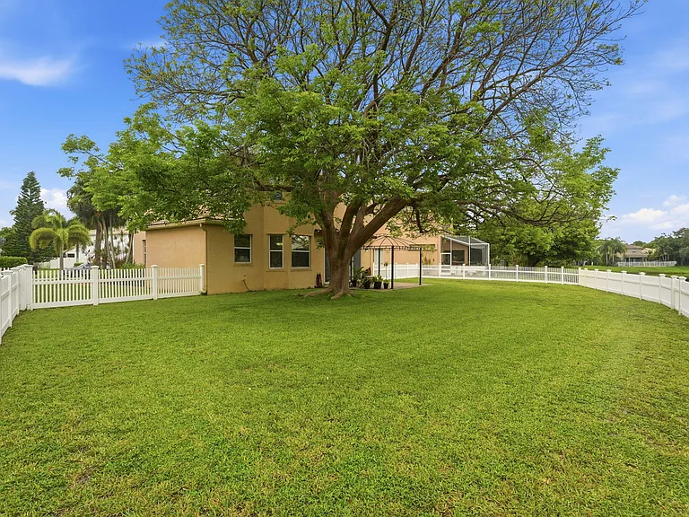 2753 Misty Oaks Cir — Photo 43