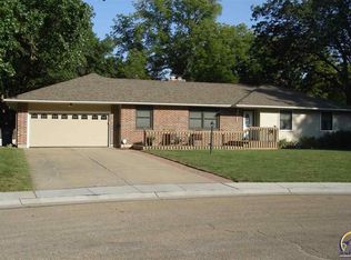 3206 SW 33rd Ct, Topeka, KS 66614
