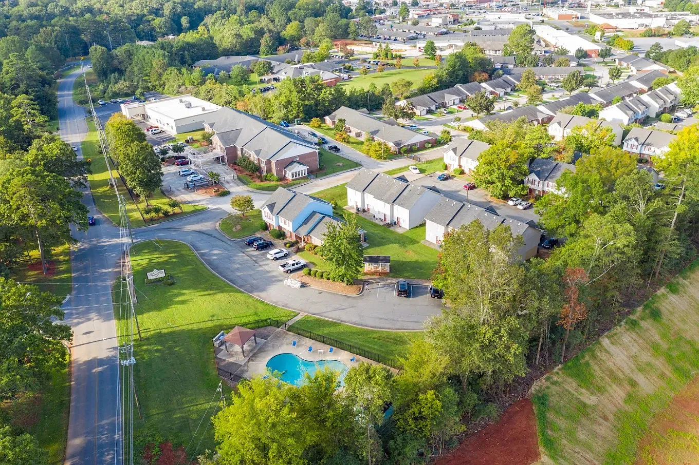 Collins Pointe — Photo 4