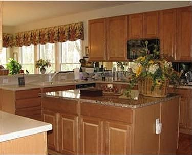 5th image of 655 Shinnecock Ln