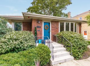 1107 N Ridgeland Ave, Oak Park, IL 60302