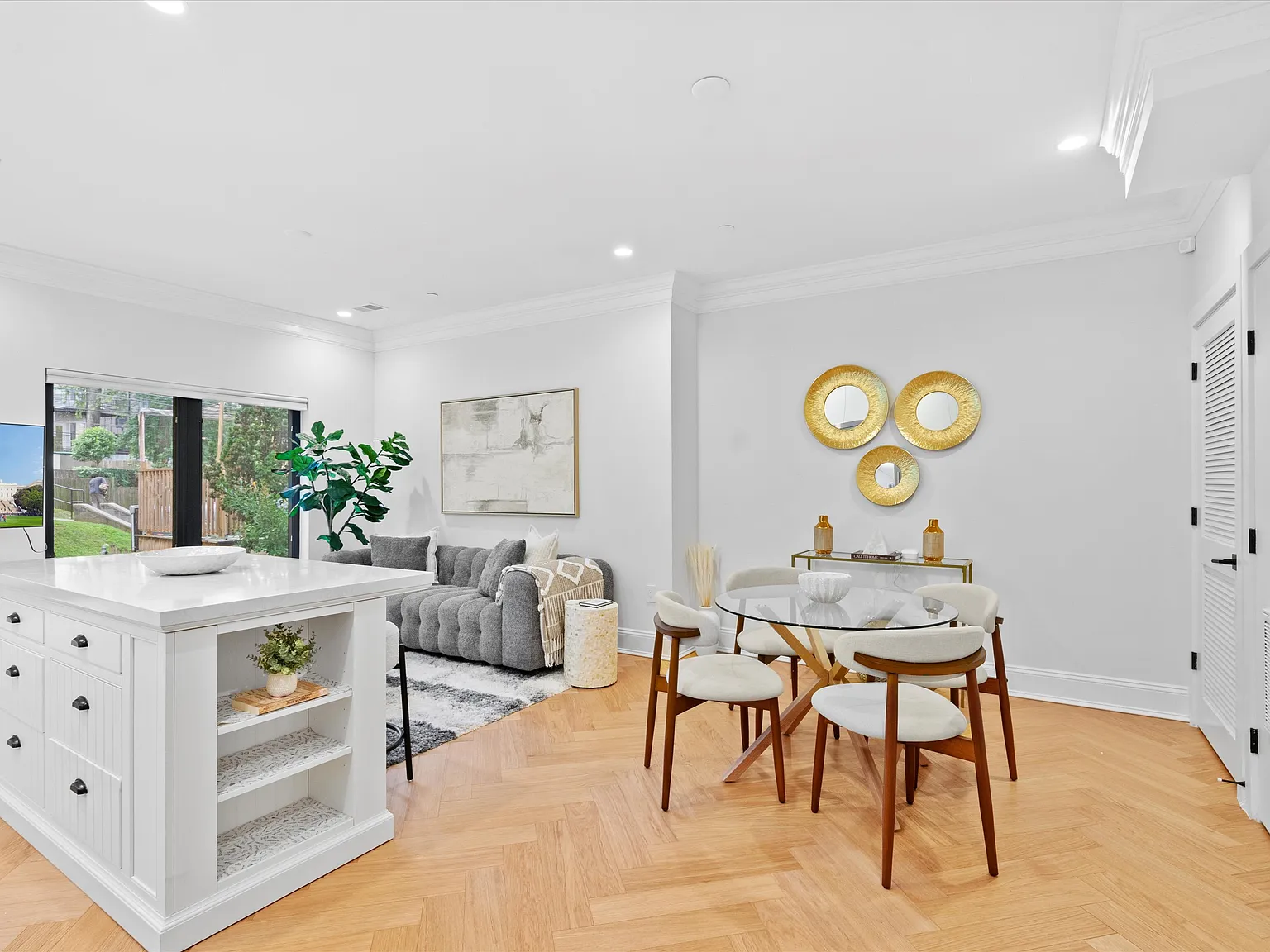 2 bed, 760 sqft, $3,540 — Photo 3
