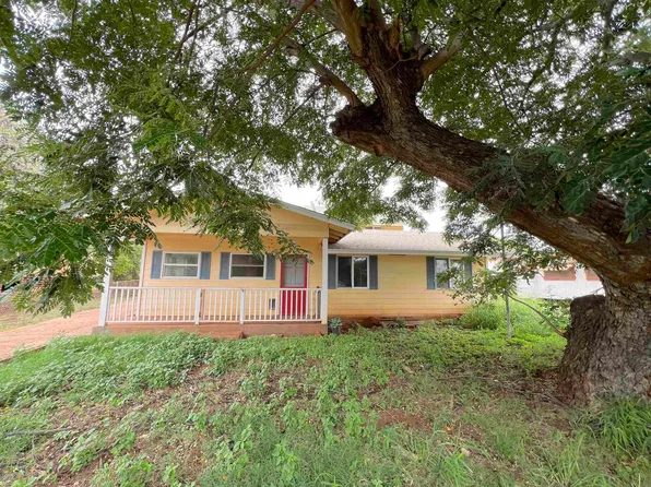 215 Kolapa Pl, Kaunakakai, HI 96748