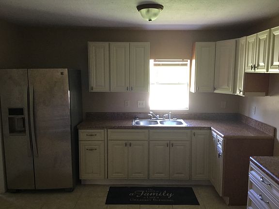 Updated large eatin kitchen 