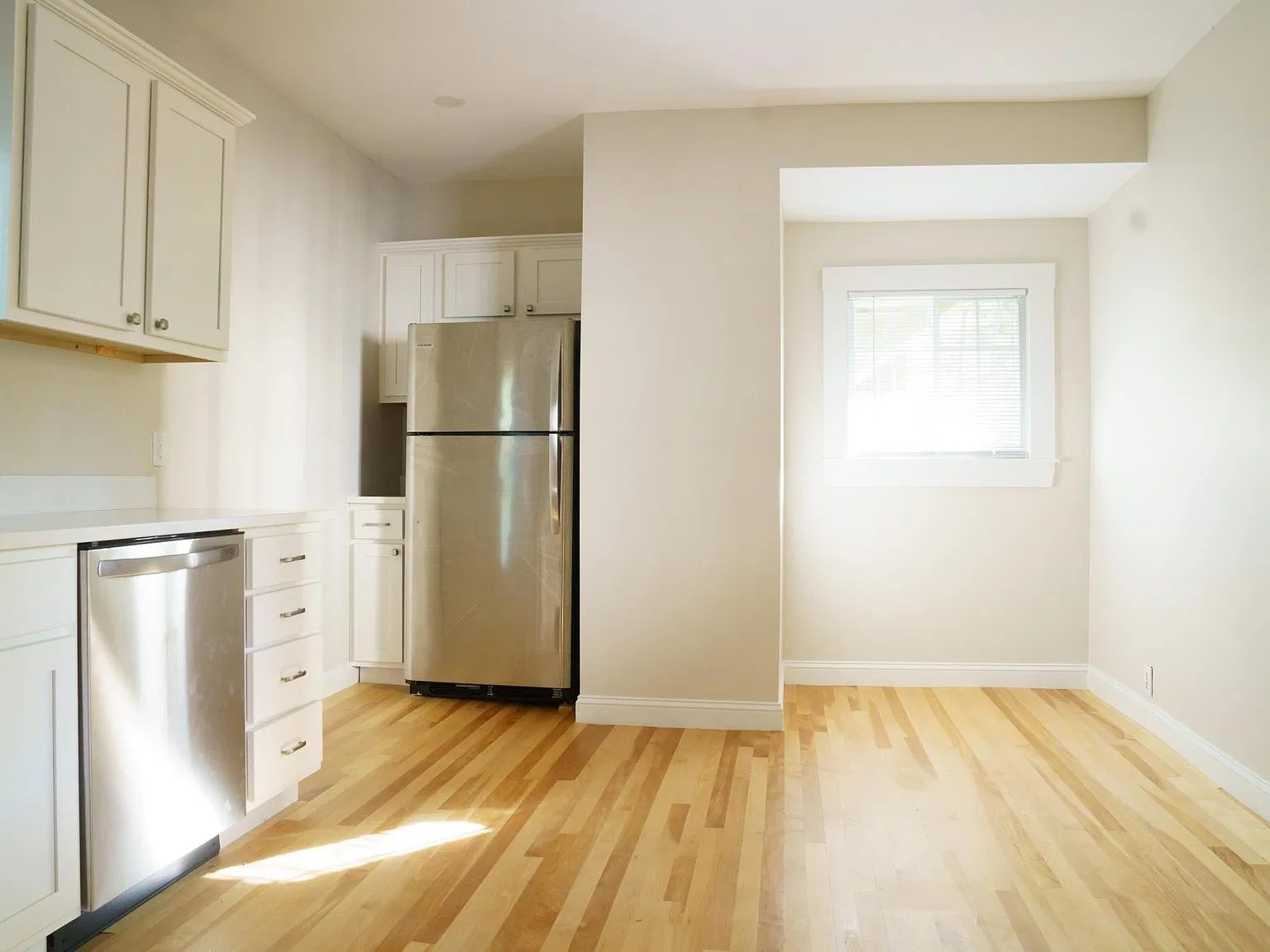 3 bed, 1200 sqft, $3,000 — Photo 2