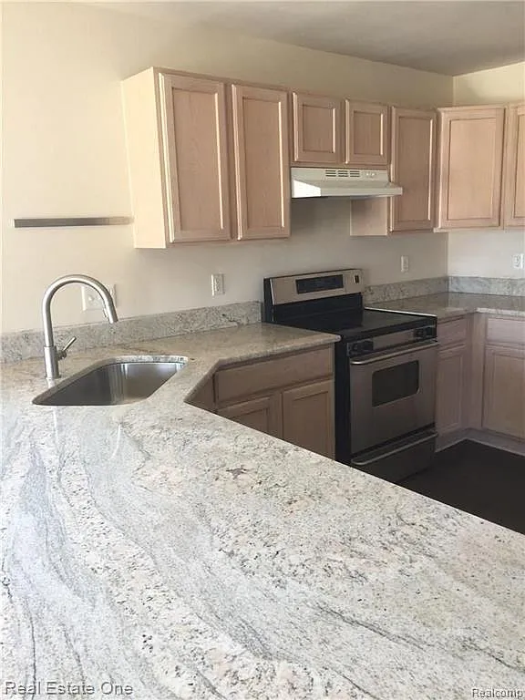 4 bed, 2.5 bath, 2494 sqft, $3,990 — Photo 3