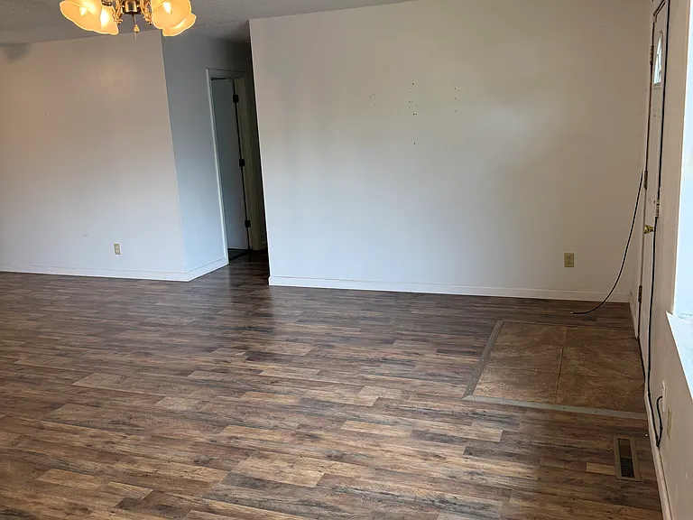 908 S East St — Photo 20