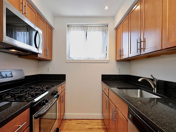 5th image of 205 10th St APT 8Q