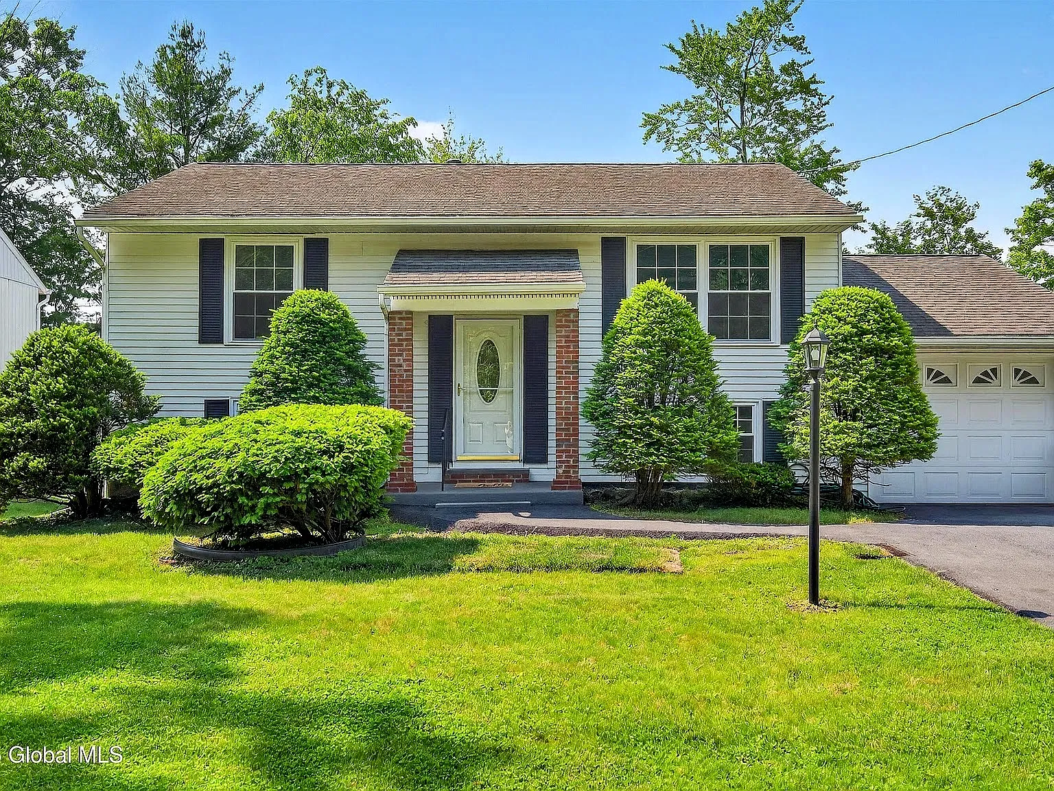 4 bed, 1800 sqft, $3,500 — Photo 2