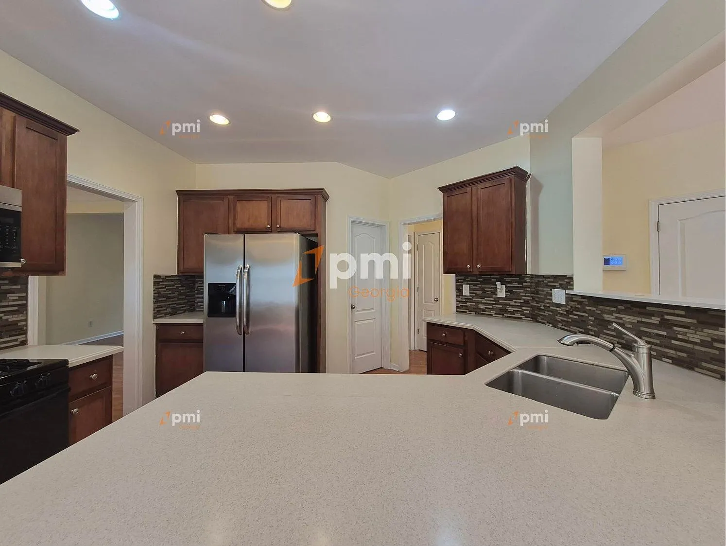 4 bed, 2.5 bath, 2578 sqft, $2,249 — Photo 4