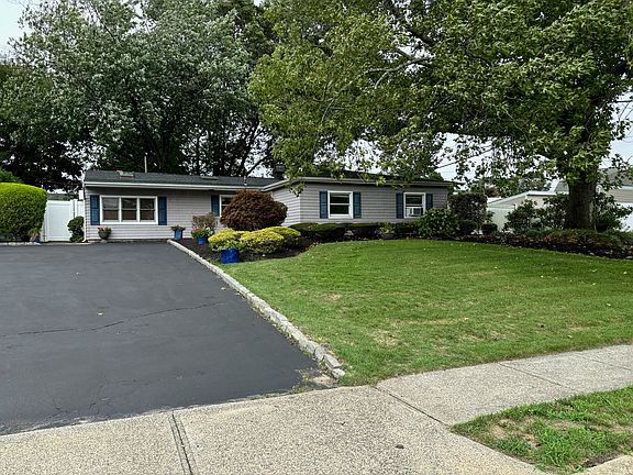3rd image of 44 College Hills Dr