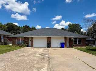 204 & 206 NW Woodbury Dr, Grain Valley, MO 64029
