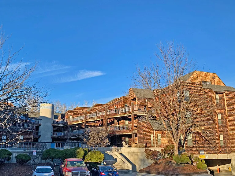 Plaza Apartments — Photo 6