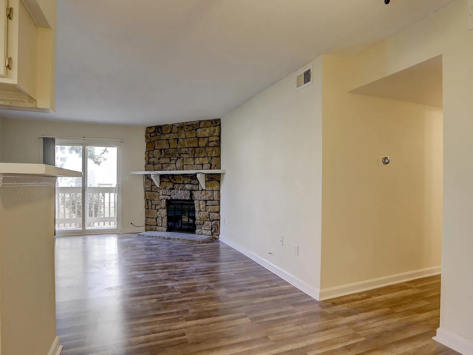2 bed, 900 sqft, $1,850 — Photo 4
