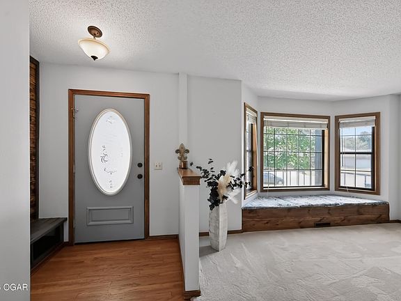 4th image of 3807 Castle Rock Dr