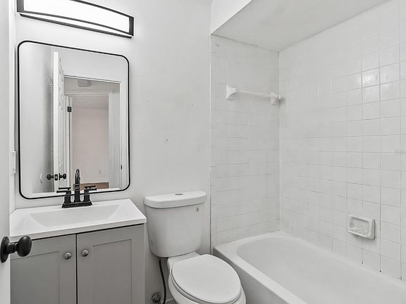 4th image of 5911 NW 9th St #5913