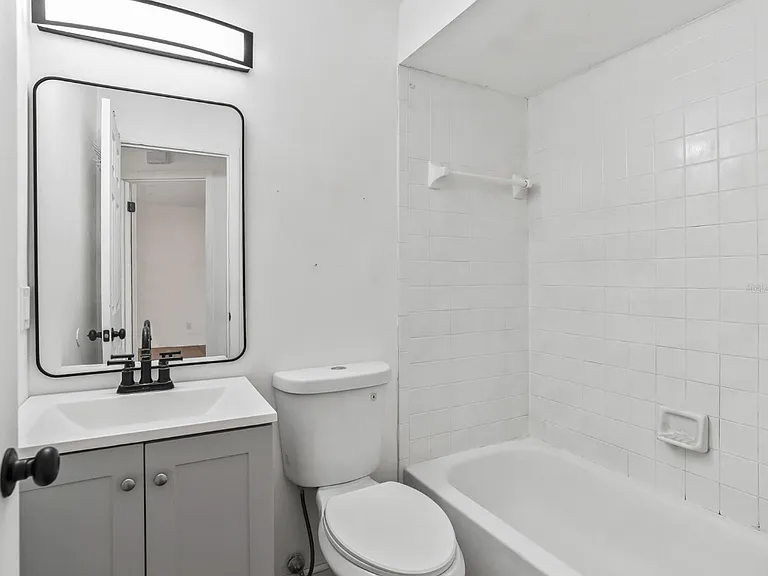 5911 NW 9th St #5911 — Photo 4