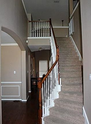 2nd image of 711 Dickerson Ln
