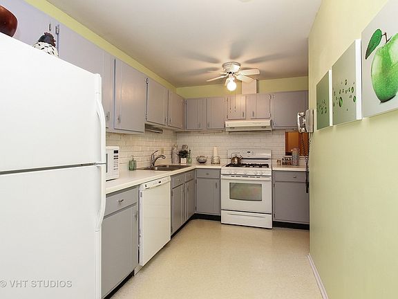 3rd image of 929 Wiltshire Dr APT C