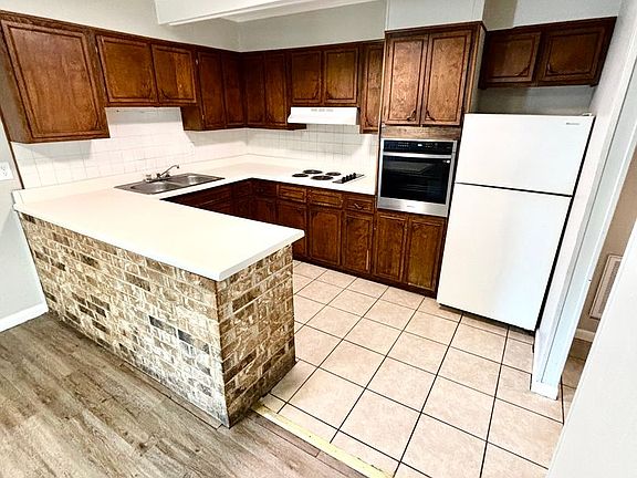 2nd image of 203 N Rogers St #8