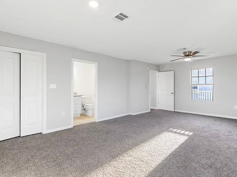 986 Dewalt St — Photo 3