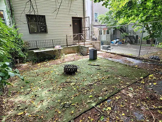 Rented by Signature Property Realty | media 28