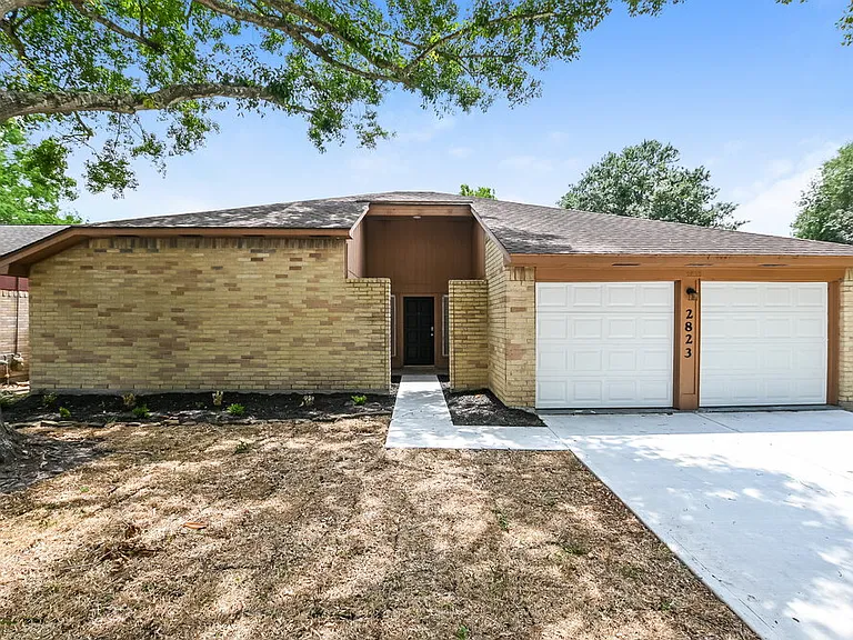 2823 Woodhall Ct — Photo 1