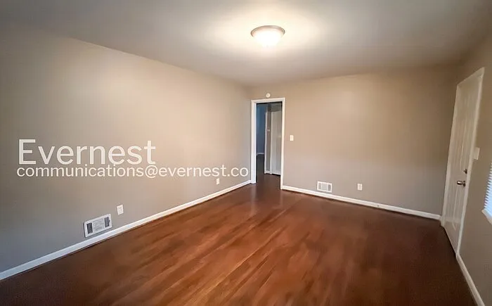 317 Westwood Dr — Photo 5