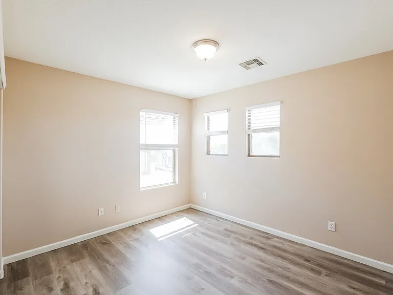 11242 W Garfield St — Photo 12