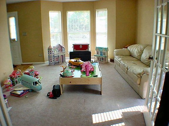 3rd image of 1107 Lakewood Cir