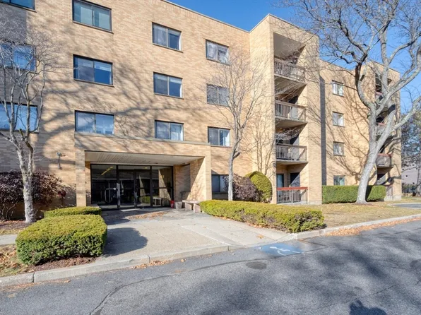 41 Centre St APT 403, Brookline, MA 02446