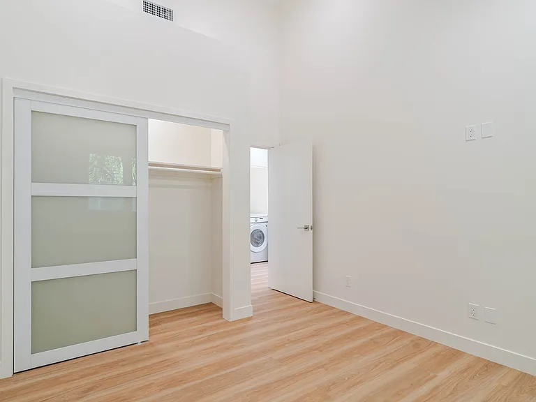 7570 Chaminade Ave — Photo 12