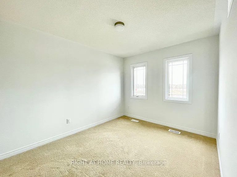 67 Milady Cres — Photo 12