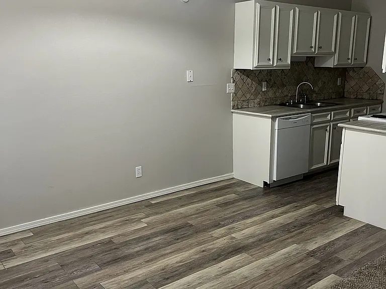 814 Hardy Springs Cir #A — Photo 5
