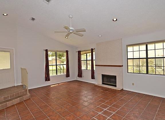 4th image of 240 Meadowlakes Dr