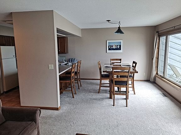 4th image of 25 Lakeshore Dr #202