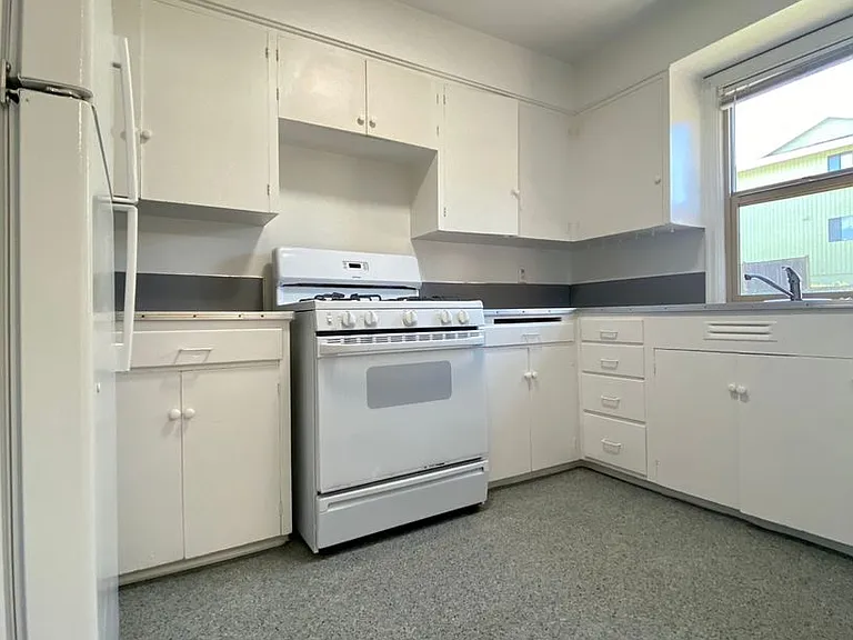 105 NE 61st Ave #5 — Photo 8