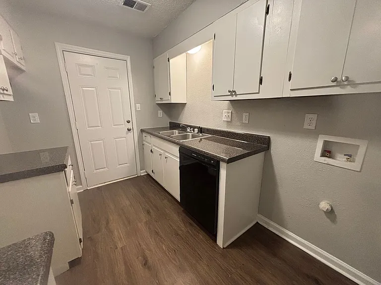 2986 Lake Park Rd — Photo 3