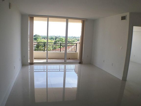 5th image of 3232 Coral Way APT 1009