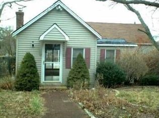 46 Orchard Neck Rd, Center Moriches, NY 11934