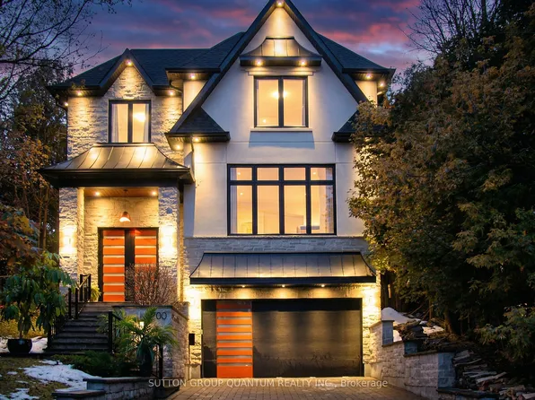 700 Hillcrest Rd, Pickering, ON L1W 2P1