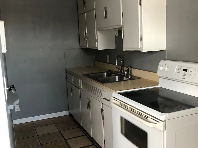 101 W Willow Dr — Photo 15