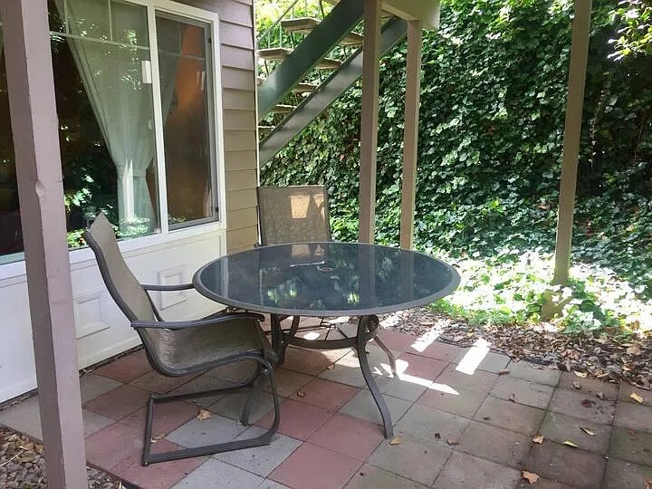 2544 NW Savier St — Photo 3